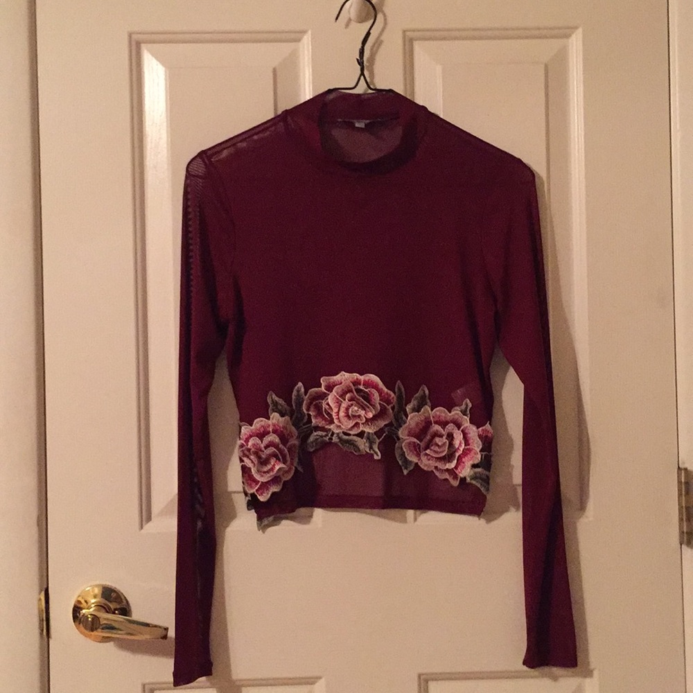 🌹Floral Embroidered Mesh Crop Top